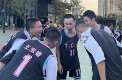 球员实力竞技拼搏，输赢不分，精神振奋